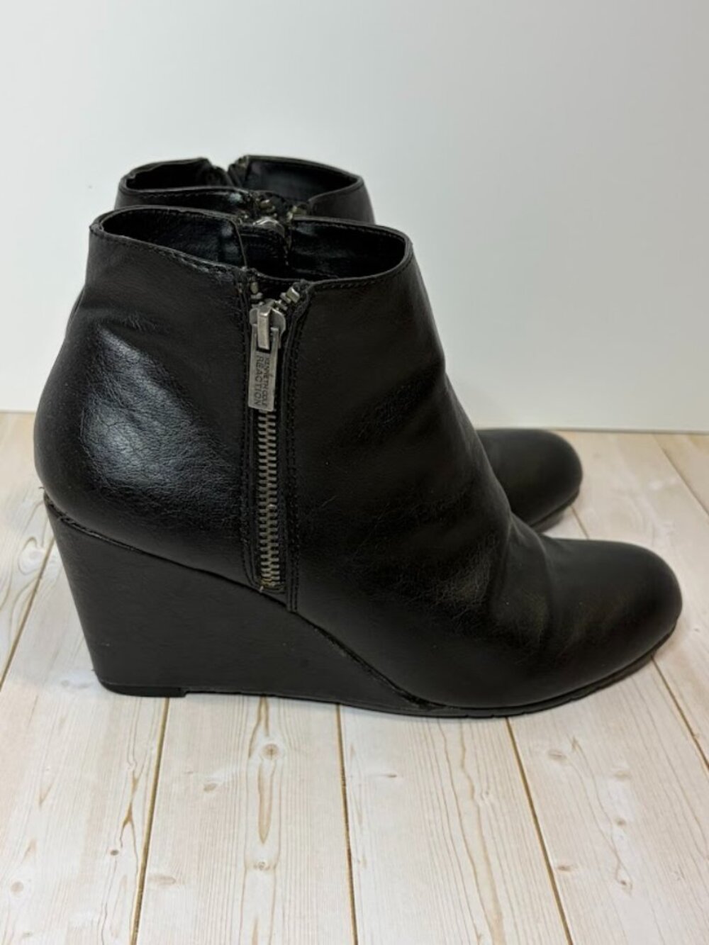 Kenneth Cole Reaction Women’s Size 8 Black Wedge Ankle Booties Side Zip